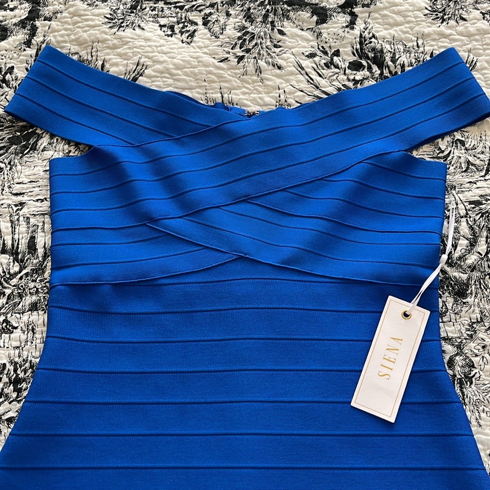 Sweetheart Neck Dress - Picture 3 of 9